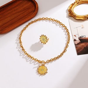 Set Perhiasan Kalung dan Cincin Berlapis Emas 18K dengan Zirkon dan Desain Edisi Terbatas dari Baja Anti Karat untuk Wanita - Perhiasan Pesta yang Trendy - Product Image 3