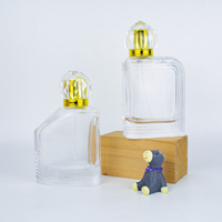 Flacon de parfum en verre carré de luxe 100 ml avec pulvérisateur à pompe, diffuseur à bâtonnets, sérigraphie, design moderne, options personnalisables