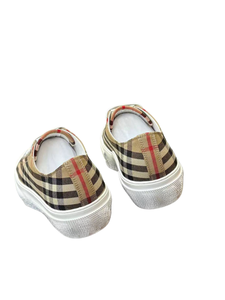 Chaussures en toile classiques de style universitaire avec motif à carreaux, chaussures de sport luxueuses et tendance à semelle épaisse pour l'été - Product Image 3