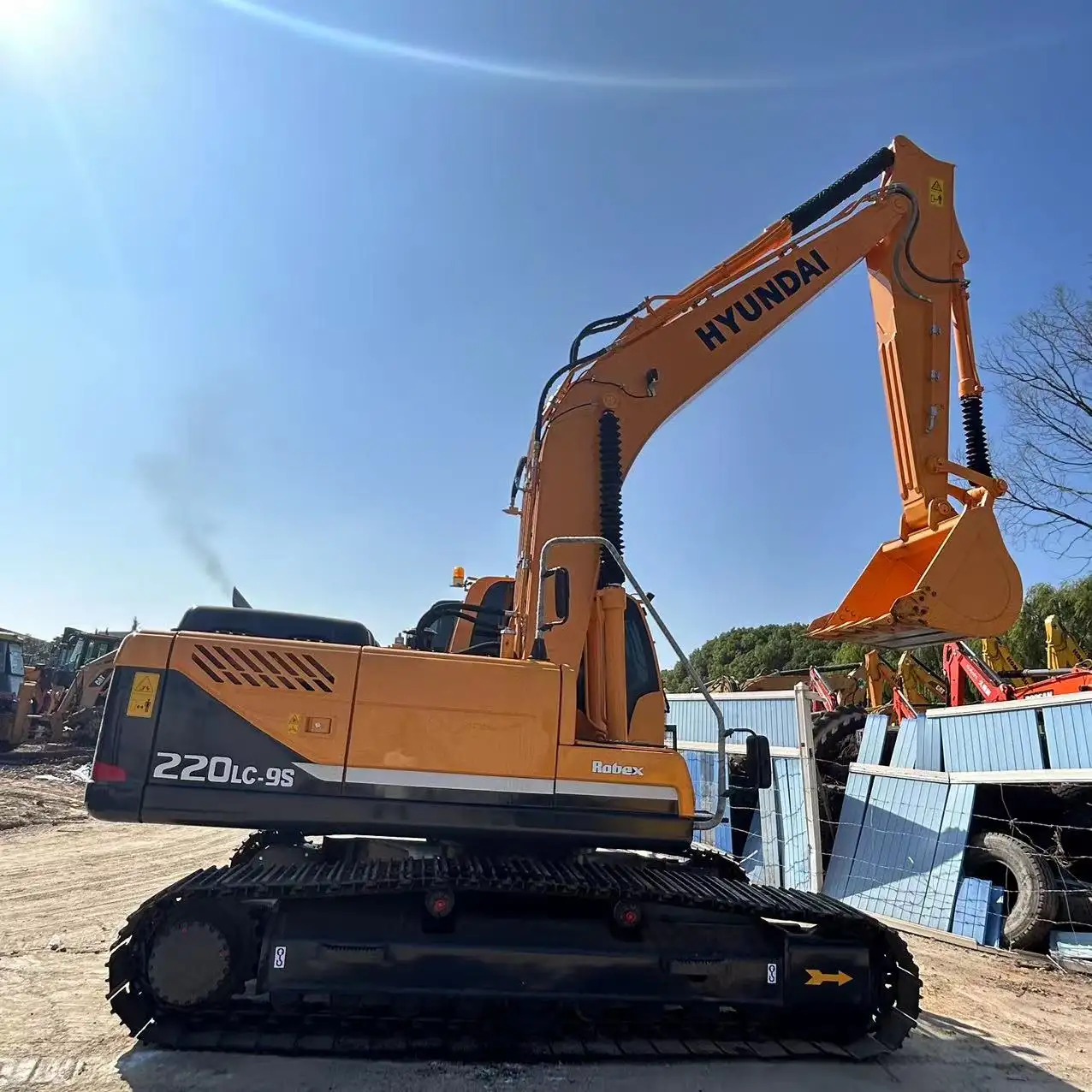 Prezzo a buon mercato 22 ton macchina Hyundai 220 usato cingolato escavatore a Shanghai cina