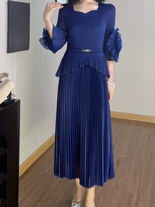 Abito floreale fatto a mano Miyake un abito da <span class=keywords><strong>donna</strong></span> Plus-size alla moda in tinta unita con pieghe ad alto elastico - Product Image 2