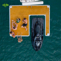 Plateforme flottante gonflable de yoga portable verte avec sac de transport, pompe et kit de réparation pour les séances de yoga en groupe sur le lac, la piscine ou la plage