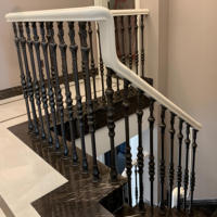 Rampe d'escalier intérieur moderne personnalisée en fonte avec acier et laiton pour villa