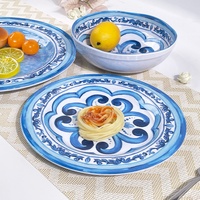 Assiettes rondes en mélamine à motifs bleus et blancs élégants et vintage pour la location de mariage et les fêtes