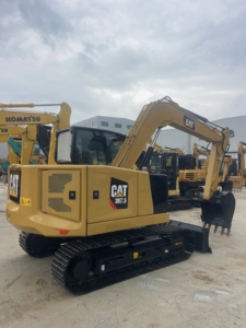 Mini-excavatrice 7 tonnes modèle 2023, godet de 0,33 m, puissance 35 kW, poids de la machine 8000 kg, équipement d'occasion avec moteur - Product Image 3