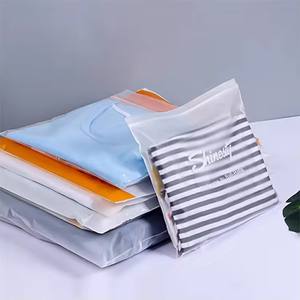 Sous-vêtements jetables en PE imprimés personnalisés, recyclables, sac à fermeture éclair givré, emballage <span class=keywords><strong>de</strong></span> vêtements en PVC, sacs à fermeture éclair pour bikini, logo - Product Image 5