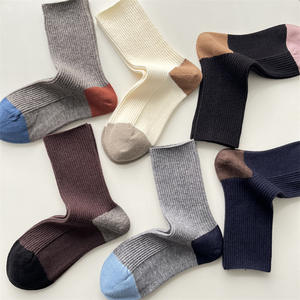 Nouvelles chaussettes sportives en coton polyester rayées en 3D, style automne-hiver, écologiques, simples et polyvalentes - Product Image 4