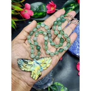 Collier Mala en perles de fluorite verte avec pendentif Phénix en labradorite - Embrassez la transformation et la renouvellement - Product Image 1