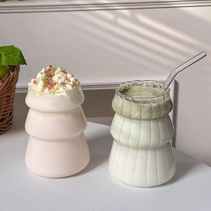 Tasse en verre de lait en gros sans BPA haute teneur en borosilicate soufflé à la main clair moulage spécial tasse à café en verre à rayures verticales pour le dessert - Product Image 4