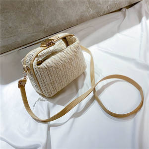Bolso Unisex Pequeño 2025 Nueva Versión Coreana de Moda Versátil con una Sola Correa de Cuero Genuino y PU de Alta Calidad con Capacidad de hasta 1L - Product Image 1