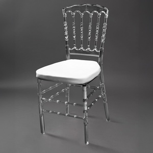 Chaise Chiavari Napoléon en gros pour mariages et événements, transparente avec coussin, siège de banquet durable - Product Image 1