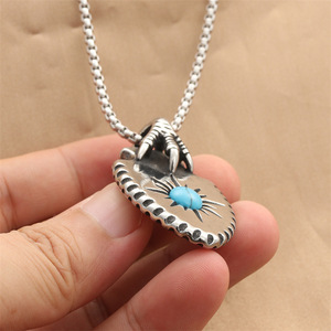 Yunnique – pendentif bouclier en acier inoxydable avec incrustation de turquoise, design griffe d'aigle, collier pour hommes, cadeau - Product Image 3