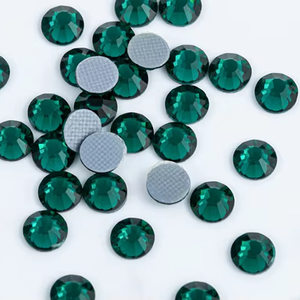 <span class=keywords><strong>Prix</strong></span> fabricant, qualité supérieure, strass en acrylique en vrac, dos plat, à coller à chaud - Product Image 1