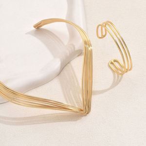Conjunto de Collar y Pendientes de Estilo Europeo Americano 2025 para Mujer, Diseño Multicapa con Cuello Abierto, Romántico, Geométrico, Chapado en Oro, para Aniversario - Product Image 3