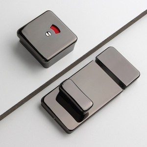 Serrure de porte de toilettes SUNPN Xunpeng en alliage de zinc finition brossée, ensemble de quatre pièces pour toilettes publiques - Product Image 4