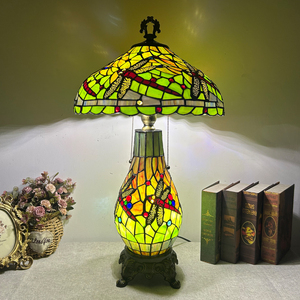 Lámpara de Mesa Estilo Tiffany Vintage con Pantalla de Vidrio de Colores, Lámpara LED de Noche para Dormitorio o Sala de Estar - Product Image 1