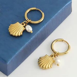 Pendientes de Perlas Naturales de Acero de Titanio, Pendientes de Concha Personalizados de Acero Inoxidable Chapados en Oro de 18K para Mujer, Joyería de Moda - Product Image 2