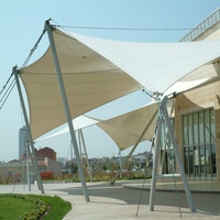 Auvent de stationnement extérieur personnalisé, durable, imperméable, avec toit en toile et membrane PVDF, structure en acier, protection solaire pour voitures