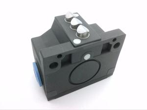 Interruptores de Límite Mecánicos de Plástico Balluff Originales, Nuevos, Modelo BNS819-B02-D12-61-12-10, para Equipos Industriales - Product Image 2