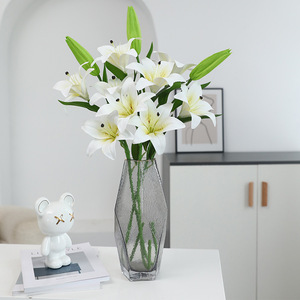 Flores Artificiales de Lirio, 4 Cabezas, Color Blanco y Rosa Intenso, Plástico Suave de PVC, Alta Simulación, Decoración para Bodas y Hogar - Product Image 2