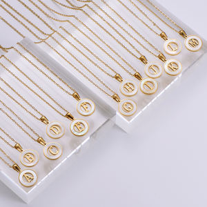 Micci Groothandel A-Z Eerste Ketting 18K Vergulde Roestvrijstalen Ketting Holle Ronde Vorm Natuurlijke Shell Letter Ketting - Product Image 4