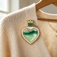 En gros : Pins en émail en métal à paillettes liquides, motif bouteille de potion magique en forme de cœur, badges artisanaux personnalisés, pins de revers Quicksand