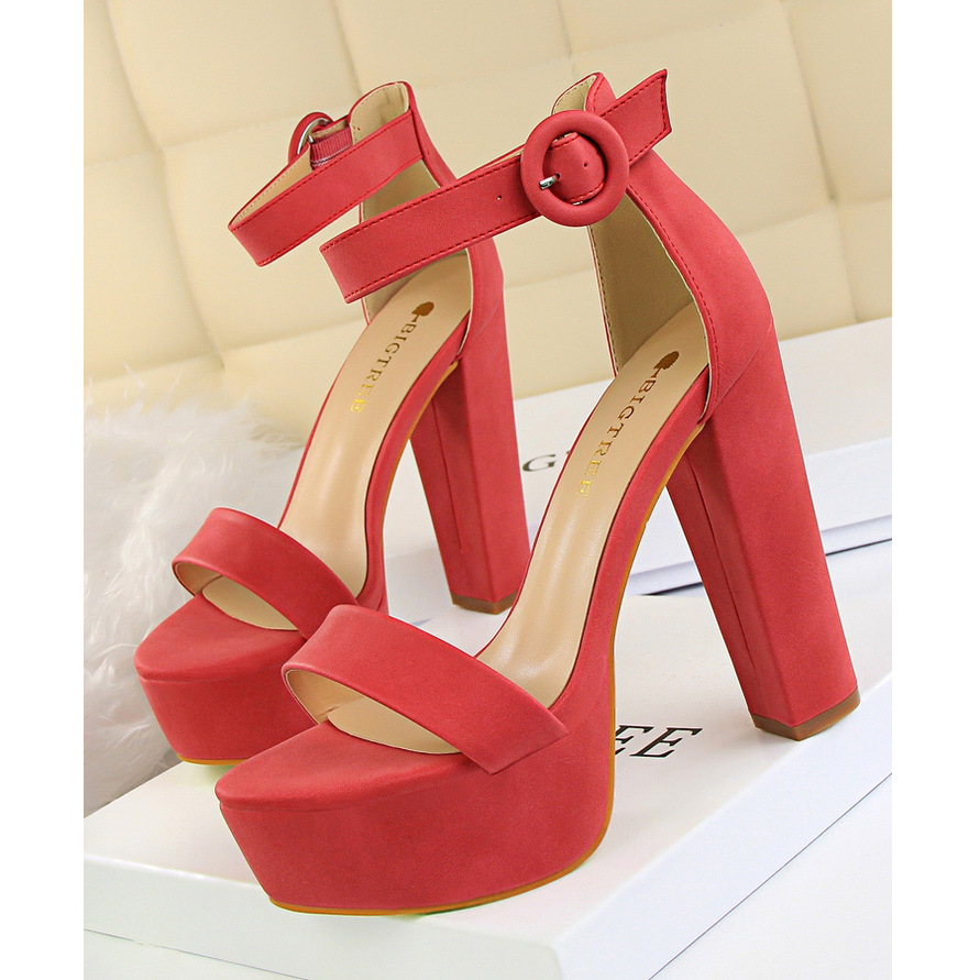 89 ideas de Tacones de moda | tacones, zapatos de tacones, zapatos  elegantes mujer