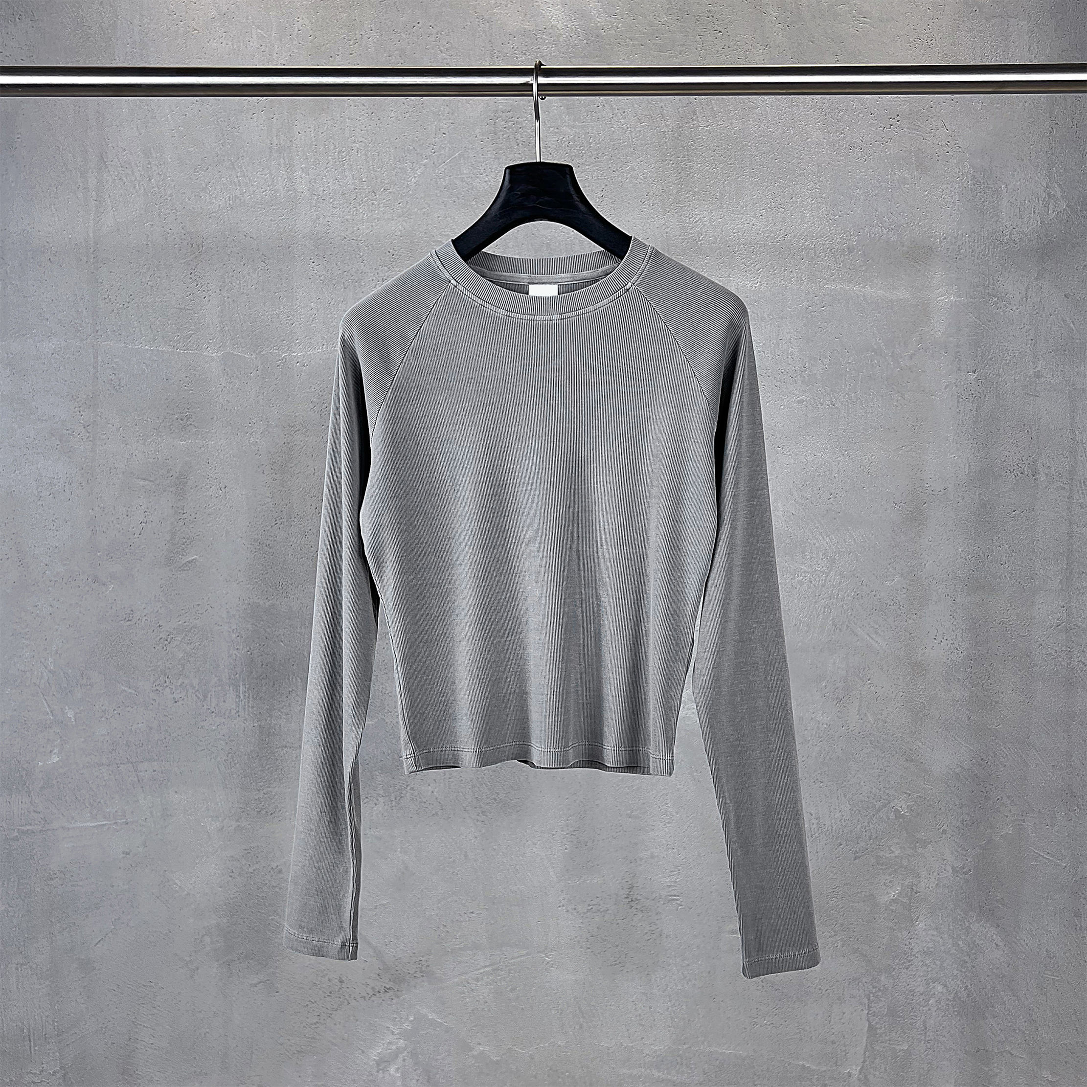 ปานกลาง-เทา