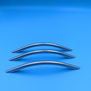 Poignées de meuble courbées en acier inoxydable 10x96 10x128 10x160 10x192 10x224 style européen pour tiroirs, armoires et quincaillerie de meubles - Product Image 1