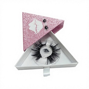 Fabricante Especializado en Pestañas Postizas Triangulares de Color Rosa Brillante Hechas a Medida con Cajas de Regalo y Logotipo Personalizado - Product Image 1