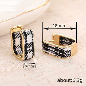 Eleganti Orecchini a Polsino con Motivo a Quadri per Donne, Accessori per Orecchie Semplici per Uso Quotidiano - Product Image 4