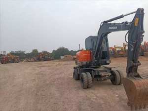 Doosan Mini pelle à roues Dx60w-9C de haute qualité 6 tonnes d'occasion Corée du Sud Écologique avec pompe à engrenages pour moteur central - Product Image 3