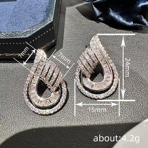 Orecchini a Goccia Traforati per Donne, Gioielli Eleganti di Moda Urbana - Product Image 5