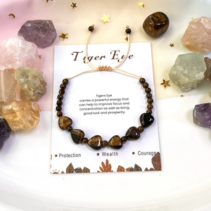 タイガーアイストーンブレスレット、ハートビーズ付き、ロマンチックな天然石の手作りジュエリー、愛の魔法と勇気のブレスレット - Product Image 1