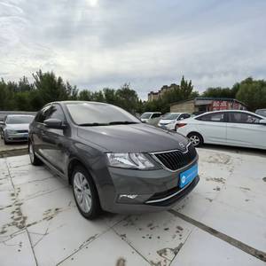Skoda Rapid Grigia Usata Berlina 2017 Manuale 1.6L Trazione Anteriore 5 Posti Guida a Sinistra Benzina China V per Berlina Compatta Economica Auto di Seconda Mano - Product Image 2