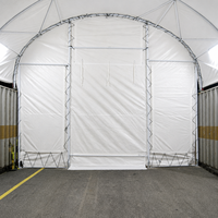 Tente de stockage pour voitures montée sur conteneur maritime 20x20 pieds avec porte enroulable en tissu, abri extérieur pour conteneur à toit arqué