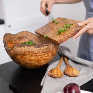 Tagliere rustico fatto a mano in legno d'ulivo vassoio per salumi tagliere piatto da portata per la cucina - Product Image 5