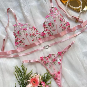 <span class=keywords><strong>2026</strong></span> Nieuwe Mode Transparante Roze Kant Cosplay Lingerie Set Sexy See-Through BH Hartgesp G-string Dames Feest Nachtkleding Intiem - Product Image 1