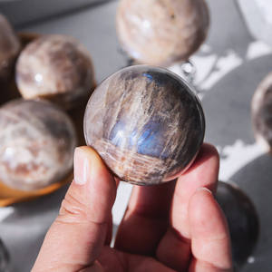 Sphère de <span class=keywords><strong>pierre</strong></span> de lune noire naturelle polie sculptée à la main en divers matériaux, pierres de guérison, sphère de taille moyenne pour collection - Product Image 2