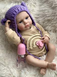 Muñeca Reborn Realista R&B con Cabello Rizado, Vestido Floral y Accesorios, Muñeca Recién Nacida Realista, Serie <span class=keywords><strong>de</strong></span> <span class=keywords><strong>Juegos</strong></span> para Niños - Product Image 5