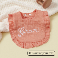 Bavoir à volants personnalisé brodé avec monogramme pour bébé fille, en coton pur, résistant aux taches - Cadeau de naissance