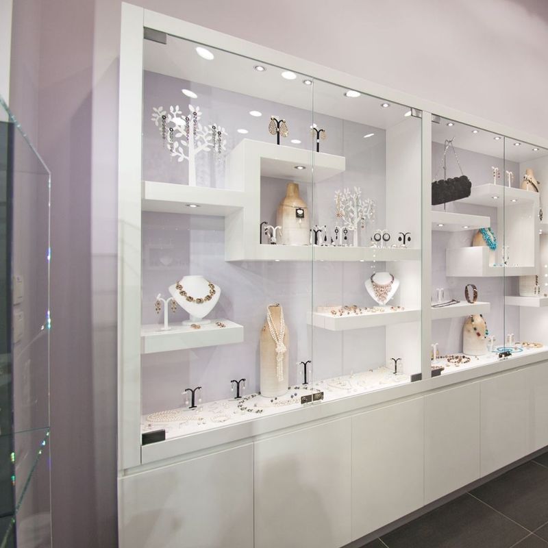 5 Shelves Glass LED Retail Store