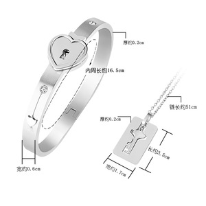 Conjunto de Pulsera y Collar con Colgante de Corazón con Candado y Llave de Acero Inoxidable |   Conjunto de Joyería Desbloqueable para Parejas, para Hombre y Mujer - Product Image 3