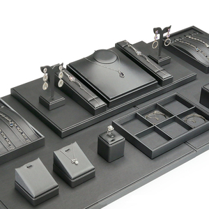 Supporto in pelle personalizzato per <span class=keywords><strong>espositore</strong></span> negozio di gioielli argento grigio pennello in pelle collana anello <span class=keywords><strong>orecchini</strong></span> <span class=keywords><strong>espositore</strong></span> - Product Image 4