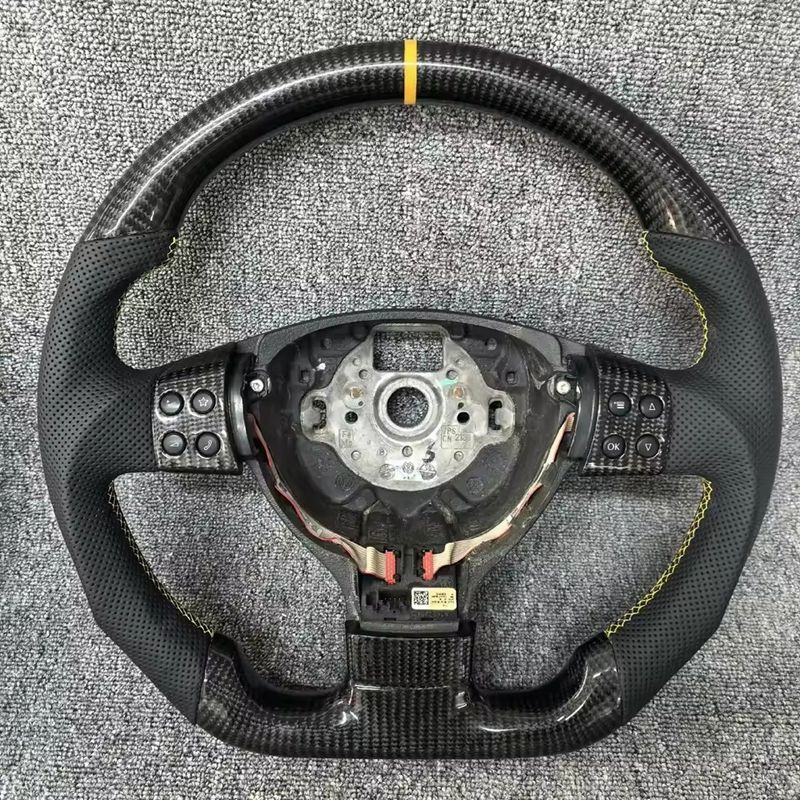 Cuir en fibre de carbone 1