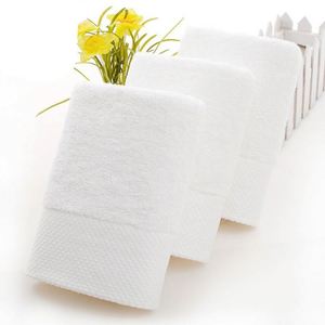 Ensemble de serviettes de bain et de visage en coton 100% doux, sans peluches, de luxe, brillantes, avec logo personnalisé, prix de gros abordable, idéal pour les hôtels et les cadeaux promotionnels. - Product Image 3