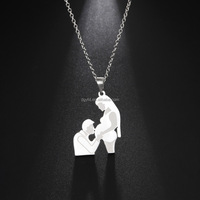 Collier Pendentif Grossesse en Acier Inoxydable Plaqué Or 18K pour Future Maman, Bijou Famille avec Charme Papa, Maman et Bébé