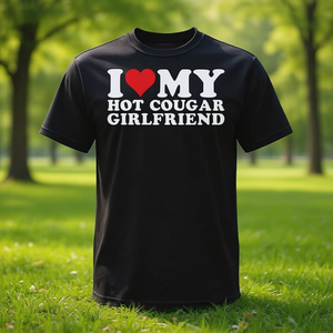 T-shirt I Love My Hot Cougar Girlfriend en coton noir, taille adulte unisexe - Product Image 1