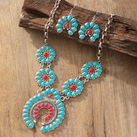 Parure de bijoux vintage western turquoise, collier statement Squash Blossom et boucles d'oreilles pendantes, ensemble collier et boucles d'oreilles rétro en pierre rouge
