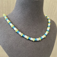 Collier de perles coloré bleu, blanc et jaune pour femme, accessoire polyvalent pour la mode estivale
